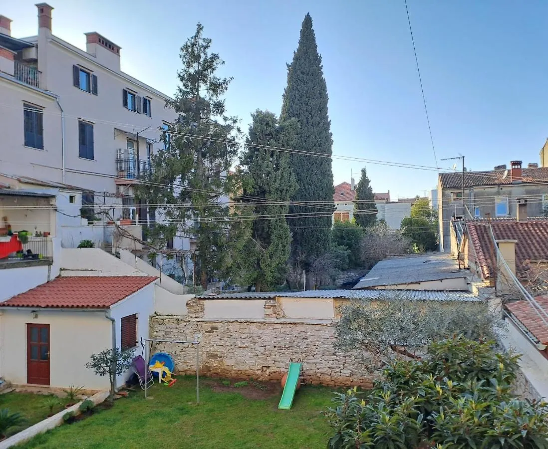 Appartement Yulia Apartman Pula