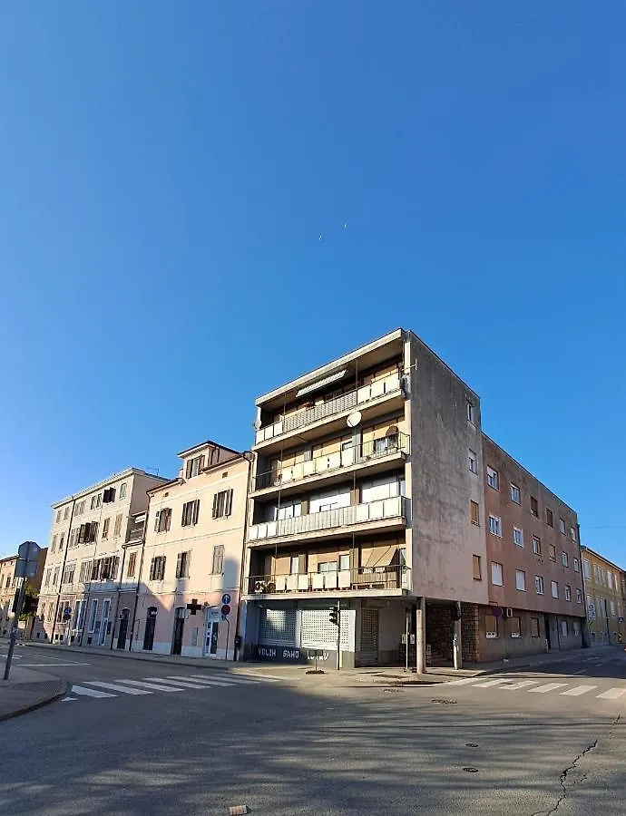 Yulia Apartman Pula 0*,